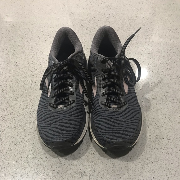 womens brooks adrenaline gts 18 size 8
